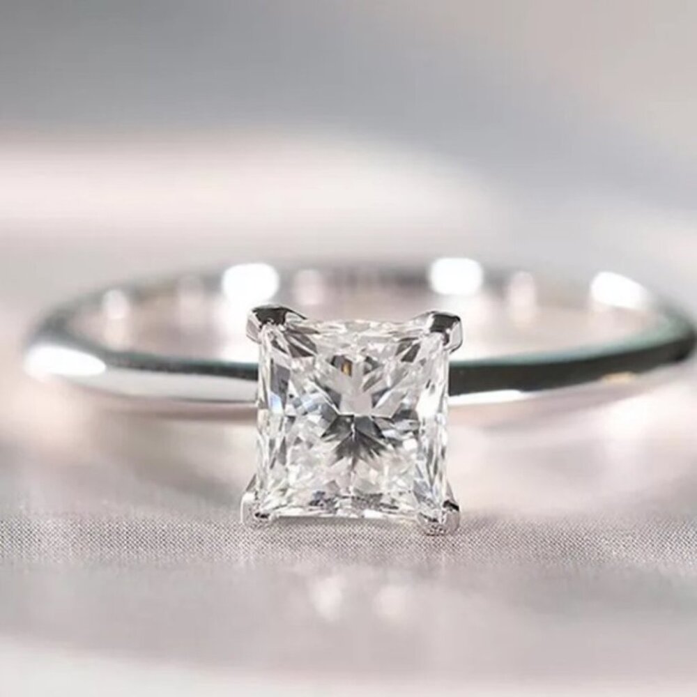 18K White gold princess cut ring